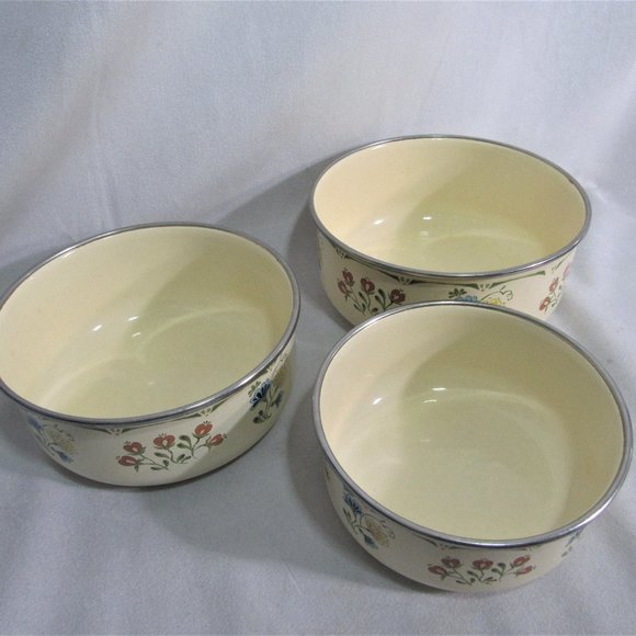 KOBE METAL NESTING BOWLS VERY NICE CONDITION LARGEST IS 7" SET OF 3 - Picture 5 of 9